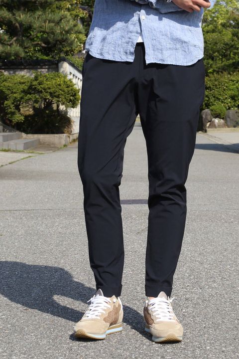 春夏を快適に過ごすリネンシャツスタイル