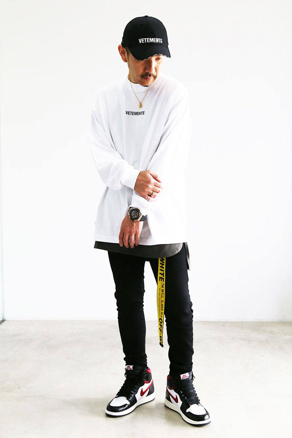 VETEMENTS ロゴコーデ