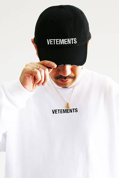VETEMENTS ロゴコーデ