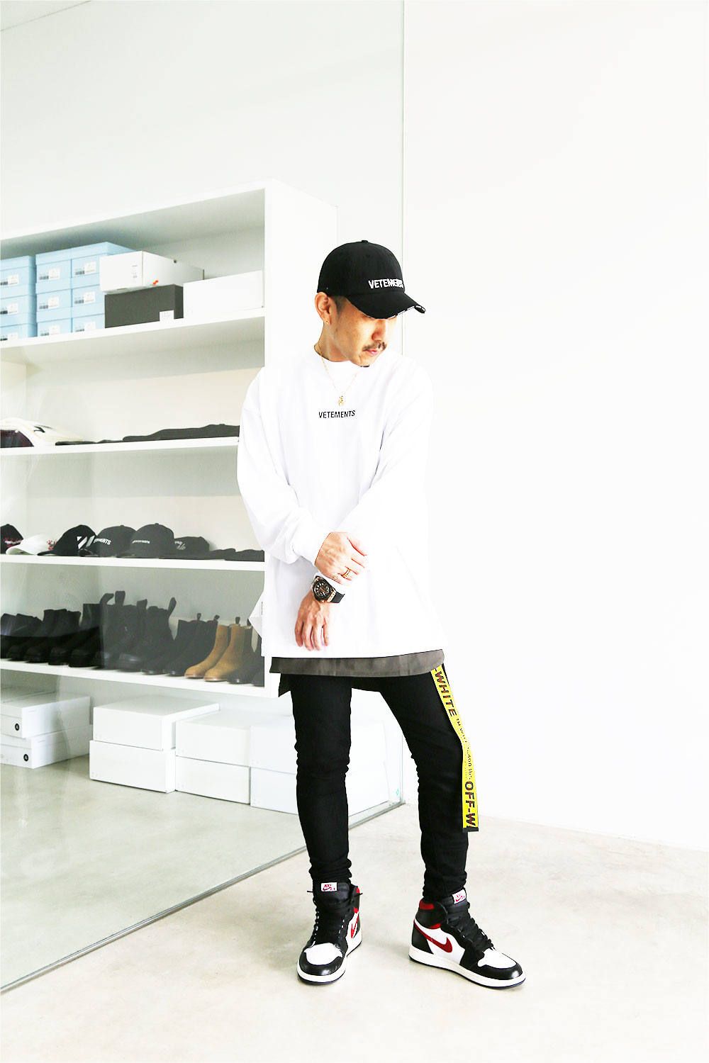 VETEMENTS ロゴコーデ