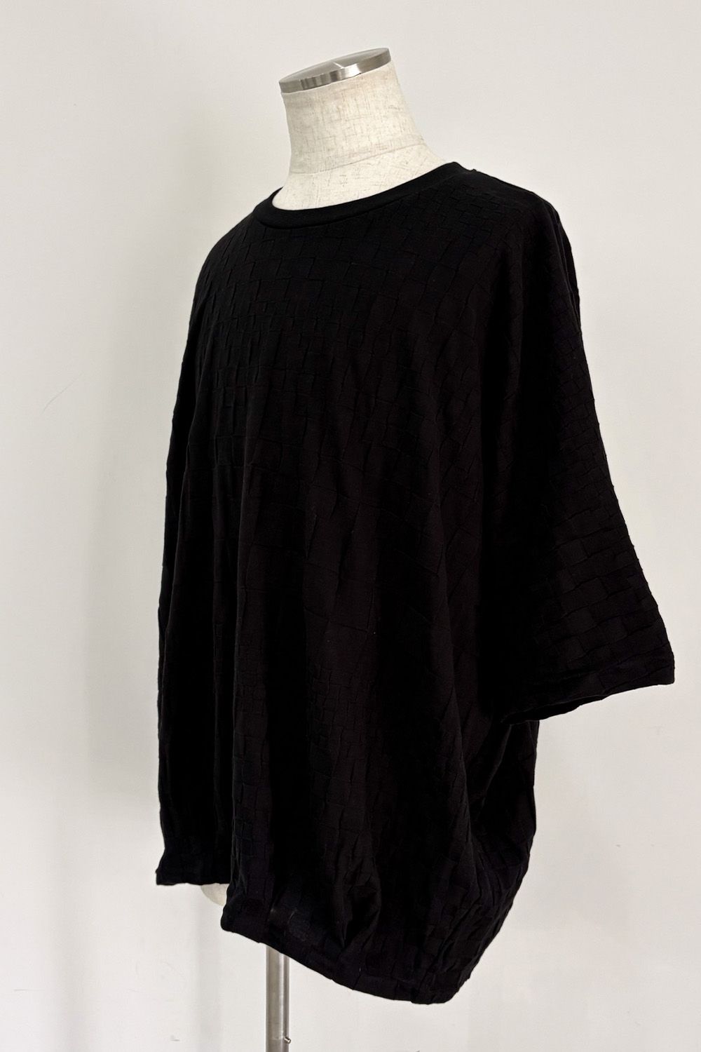 GRADIENT PLAID PATTERN DOLMAN TEE / ブラック