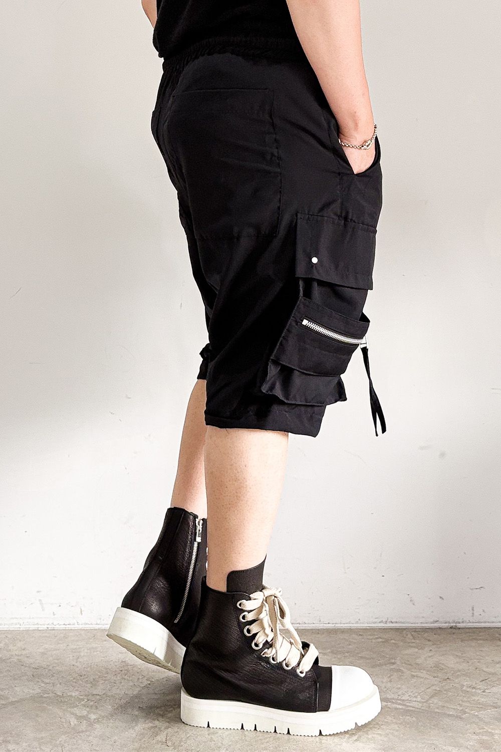 CARGO SHORTS / ブラック