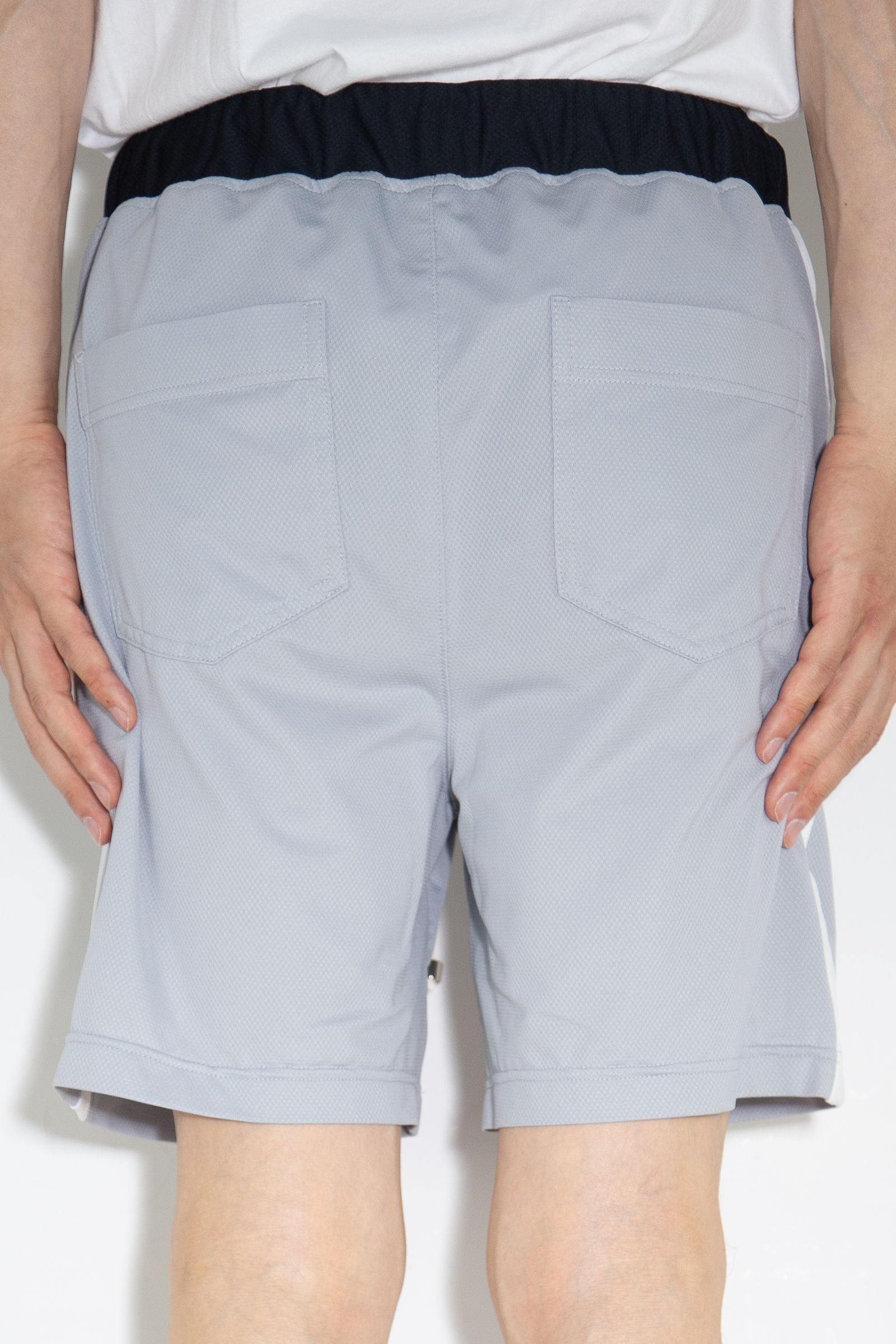 MESH LINE SHORTS / グレー