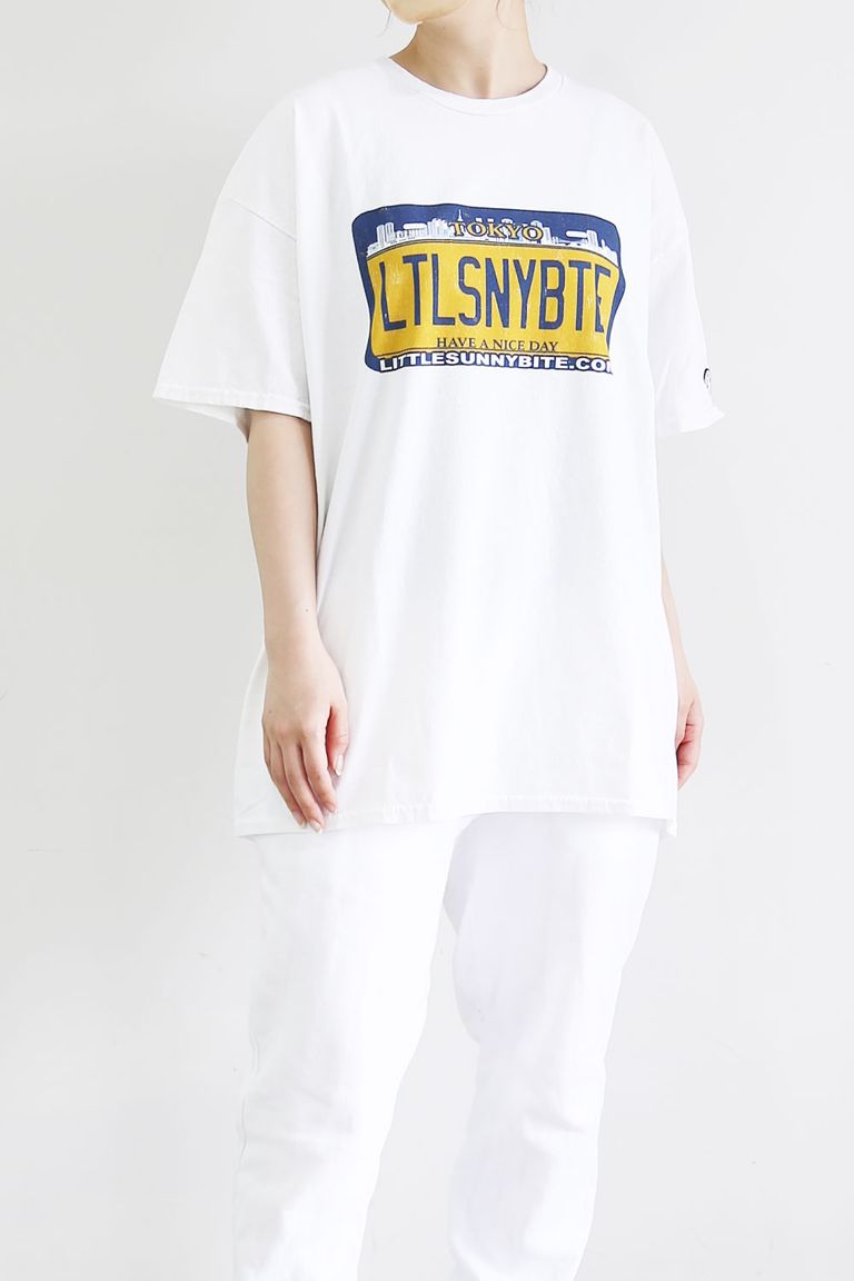Little Sunny Bite Shana Sadeghi Ray X Little Sunny Bite Lsb Number Plate Big Tee ホワイト Tempt