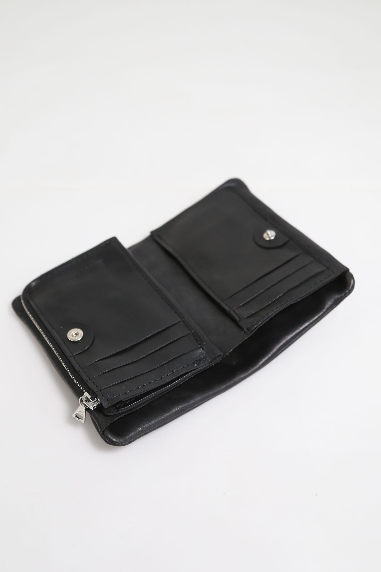 ISAMU KATAYAMA BACKLASH - GUIDI CALF COMPACT MULTI WALLET / ブラック | Tempt