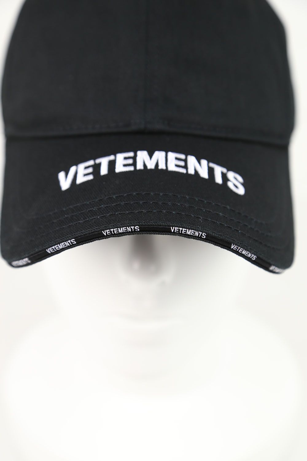 VETEMENTS - FLAT WHITE VETEMENTS CAP / ブラック | Tempt