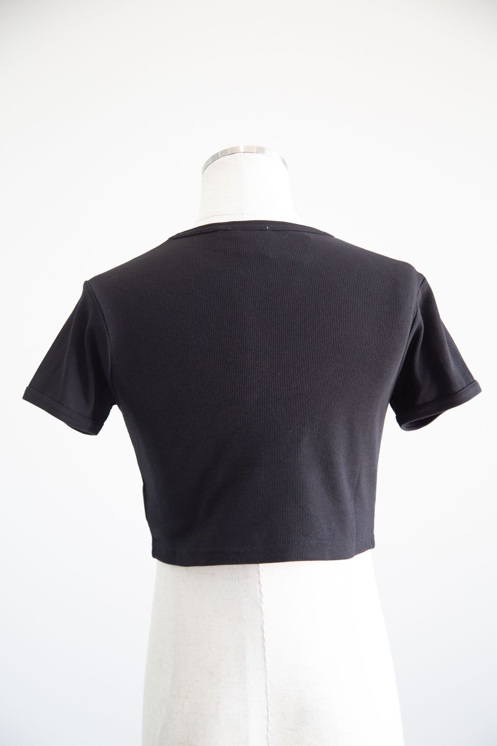 OUTLINE OVAL LOGO S/S TOP / ブラック