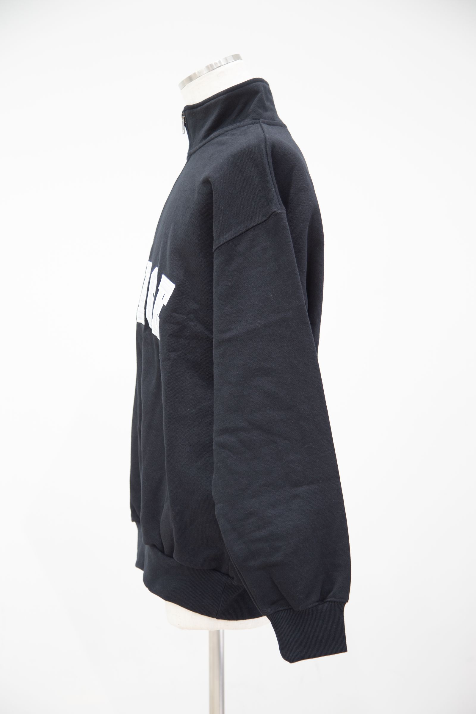 ARCH LOGO HALF ZIP SWEATSHIRT / ブラック