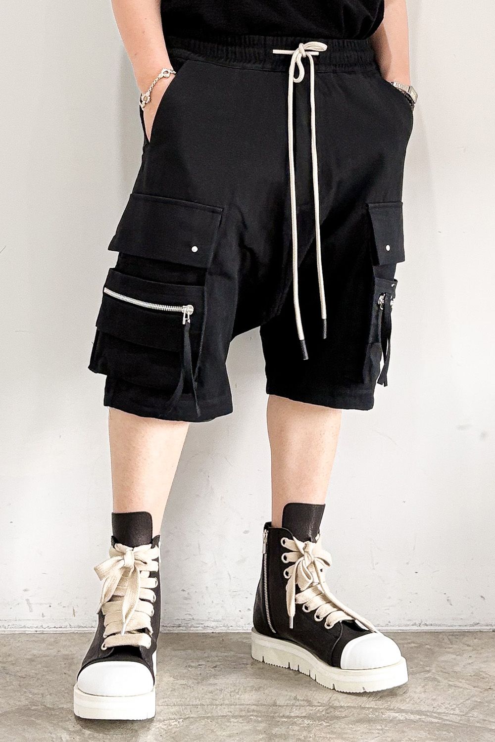 CARGO SHORTS / ブラック