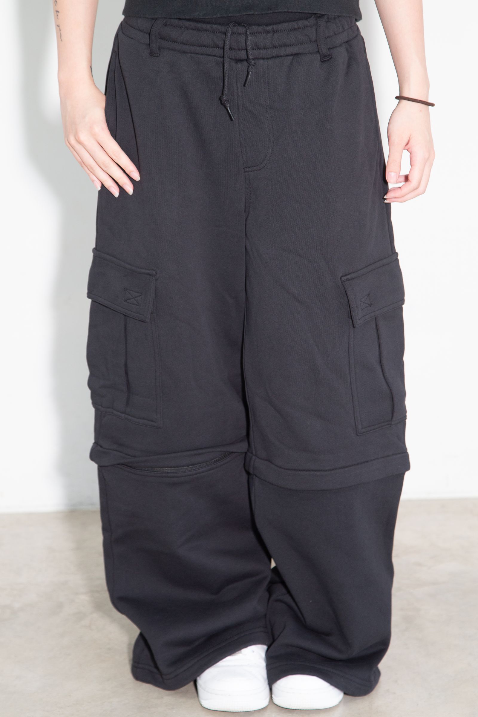 EMBLEM POCKET 2WAY BUGGY SWEATPANTS / ブラック