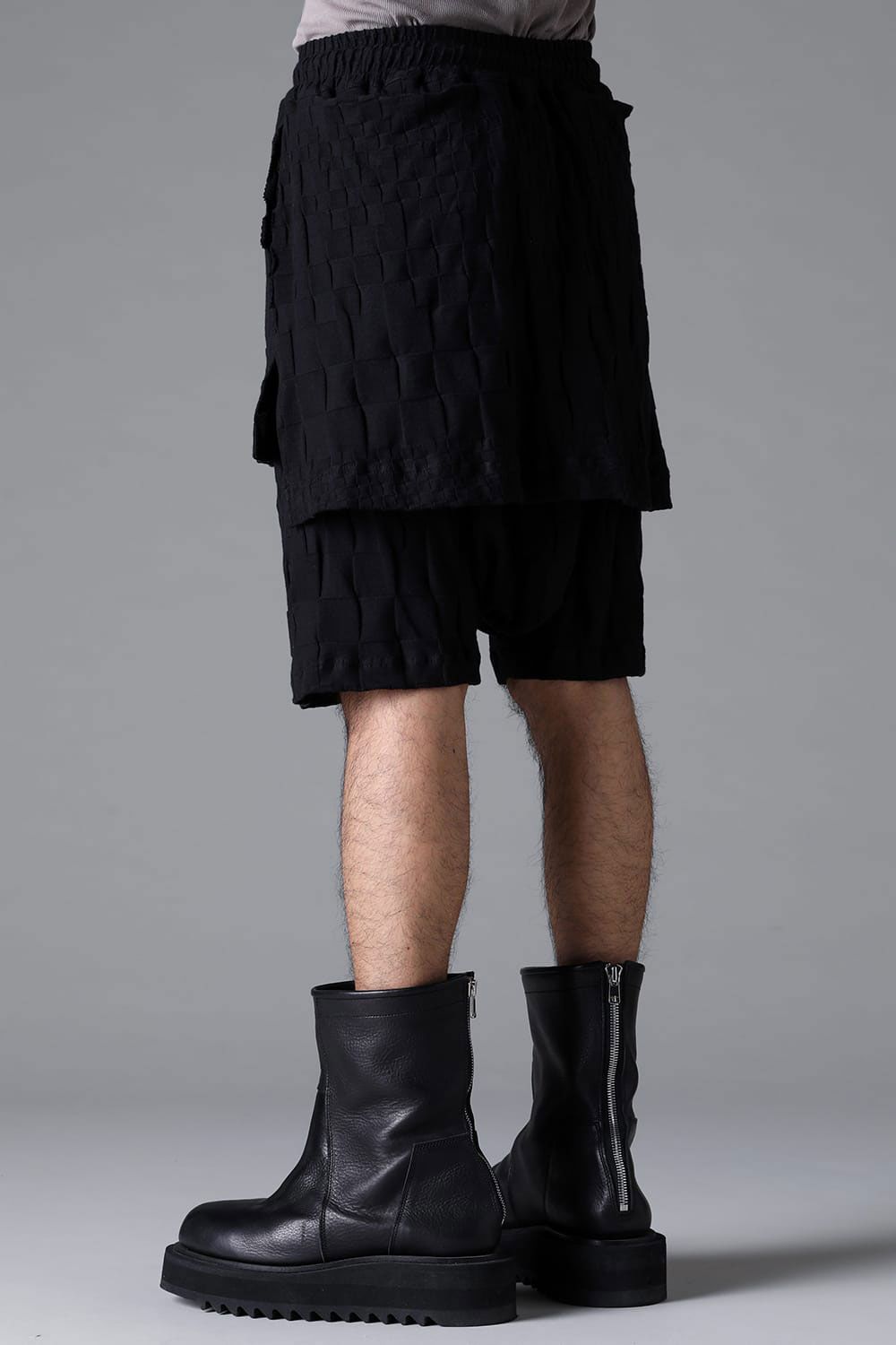 GRADIENT PLAID PATTERN LAYERED SHORTS / ブラック