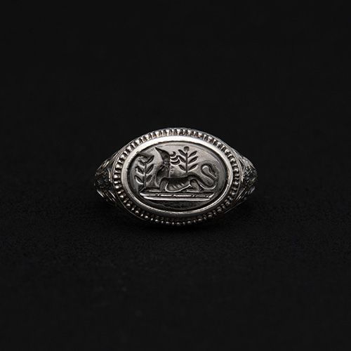 Griffin Signet Ring / GR058