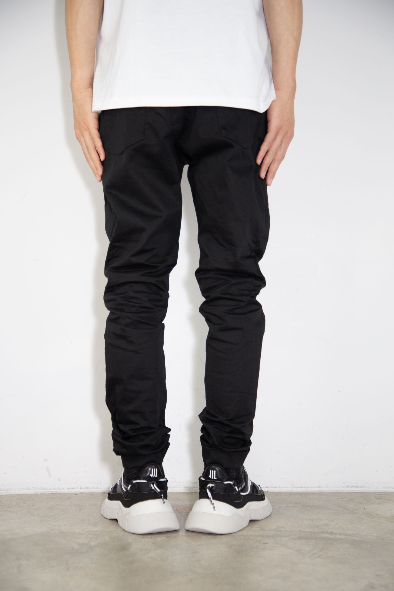 LIGHT CRASH JEANS / ソリッドブラック