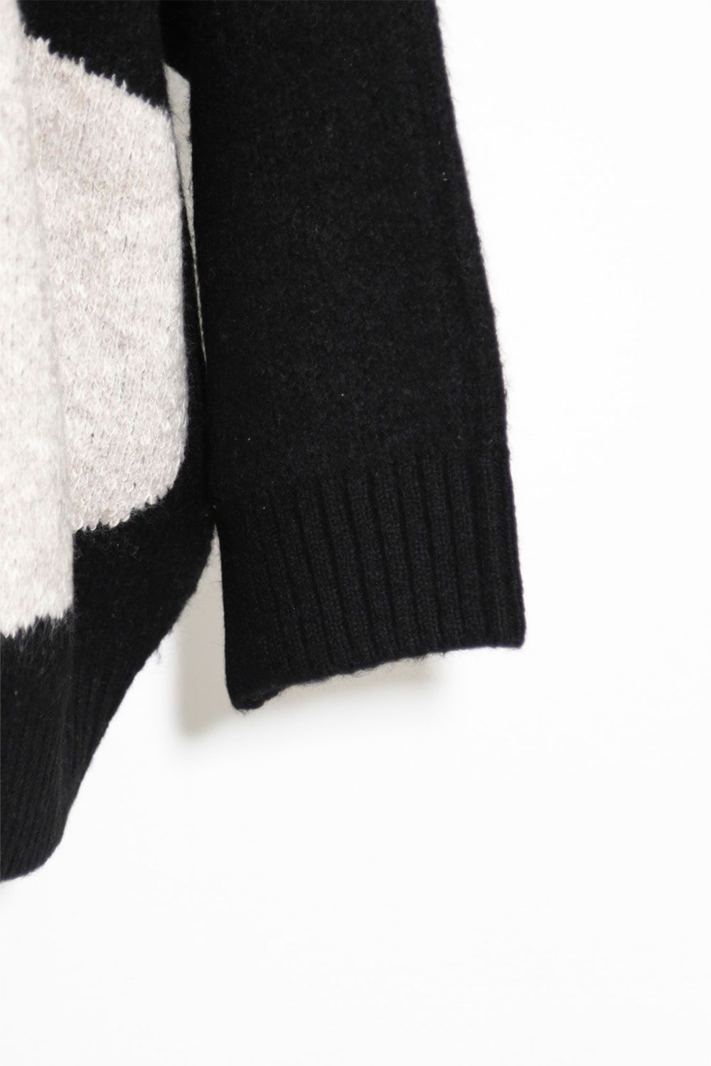 ドット模様オーバーサイズカーディガン / Polka Pattern Knit Cardigan / ブラック×ベージュ / ag-8010