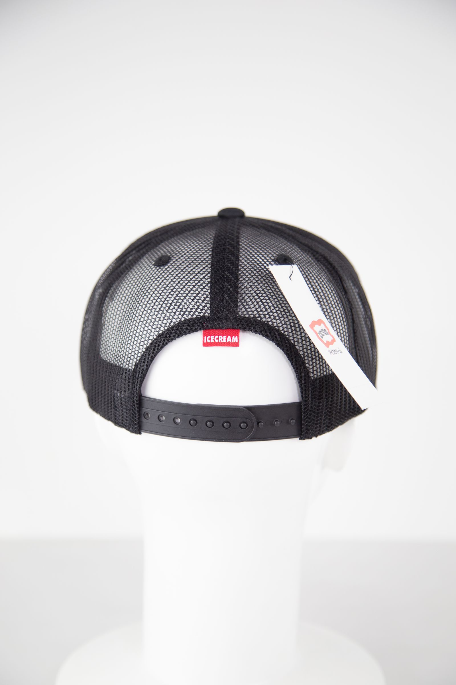 【ICECREAM】ESSENTIAL TRUCKER CAP / ブラック