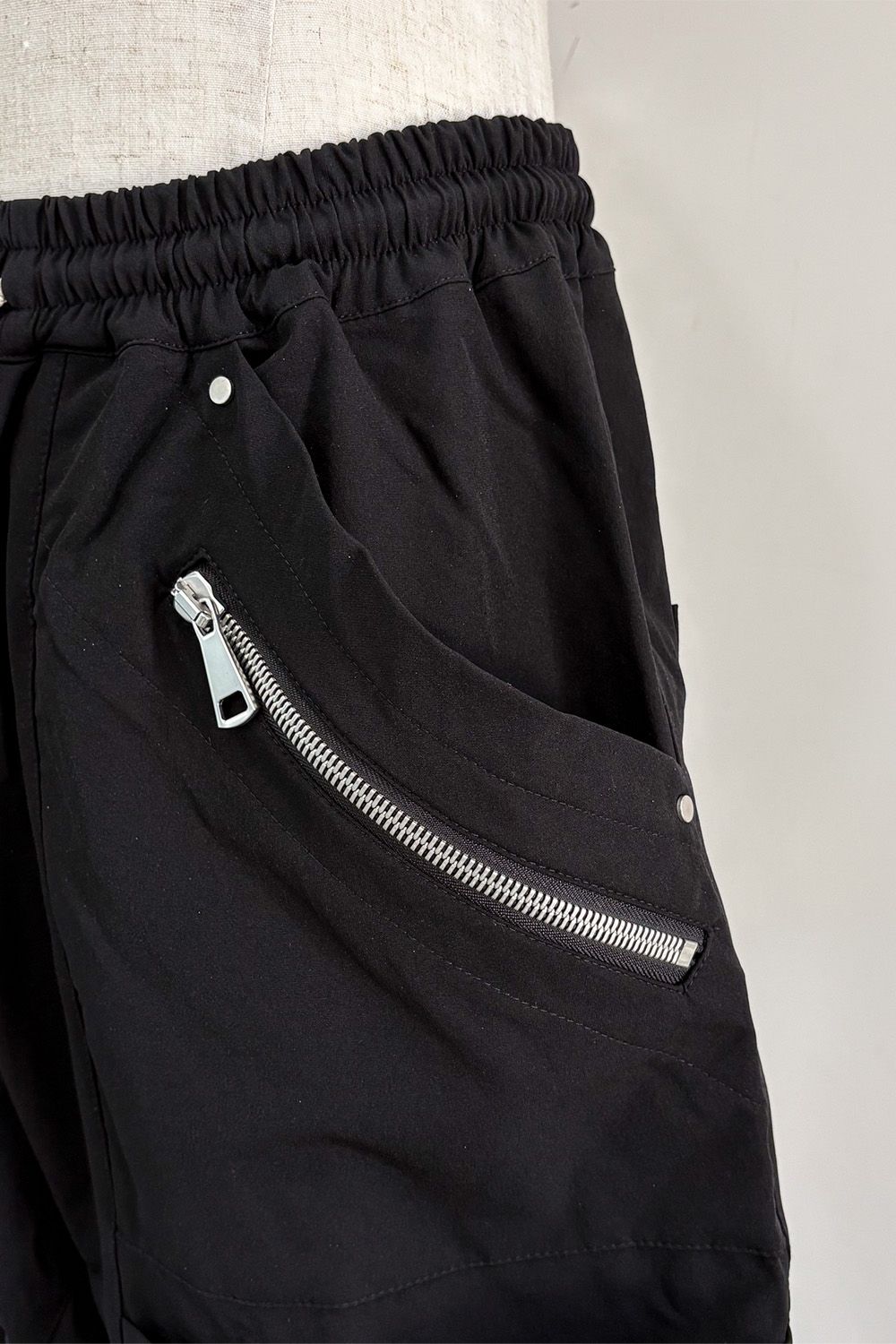 CARGO SHORTS / ブラック