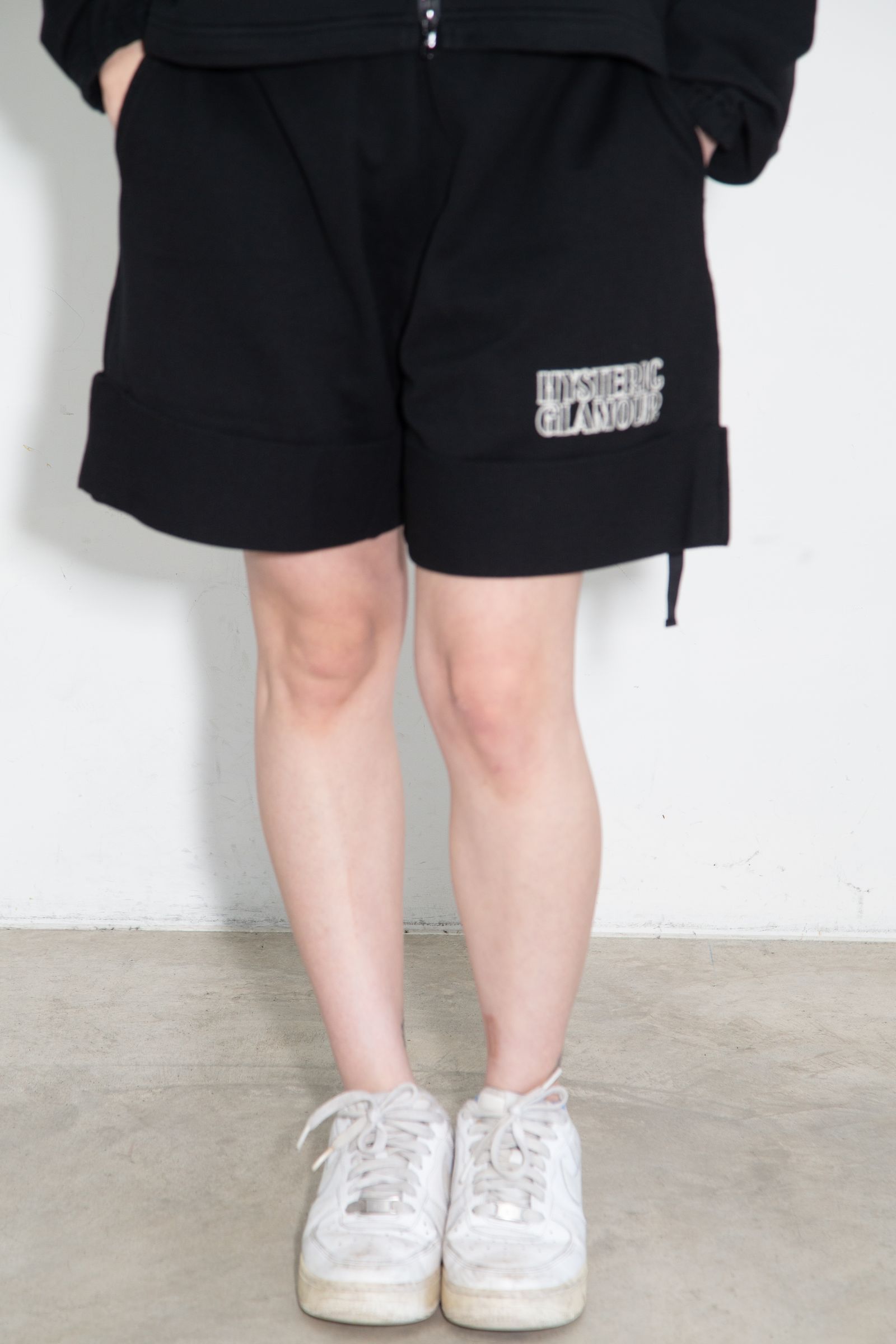 【セットアップ】TAKES ME HIGHER刺繍 パーカー、HYSTERIC刺繍 ショートパンツ / ブラック