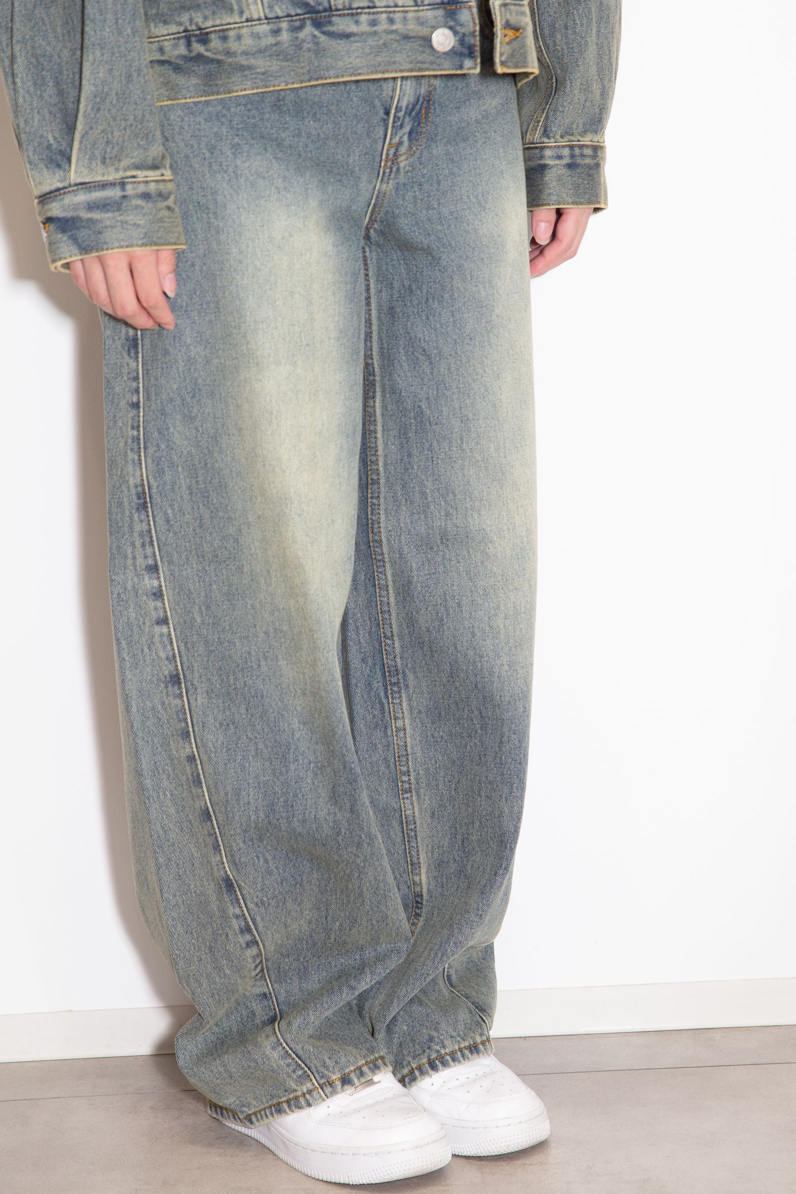 LOGO MARK STITCHED DENIM PANTS / ライトインディゴ