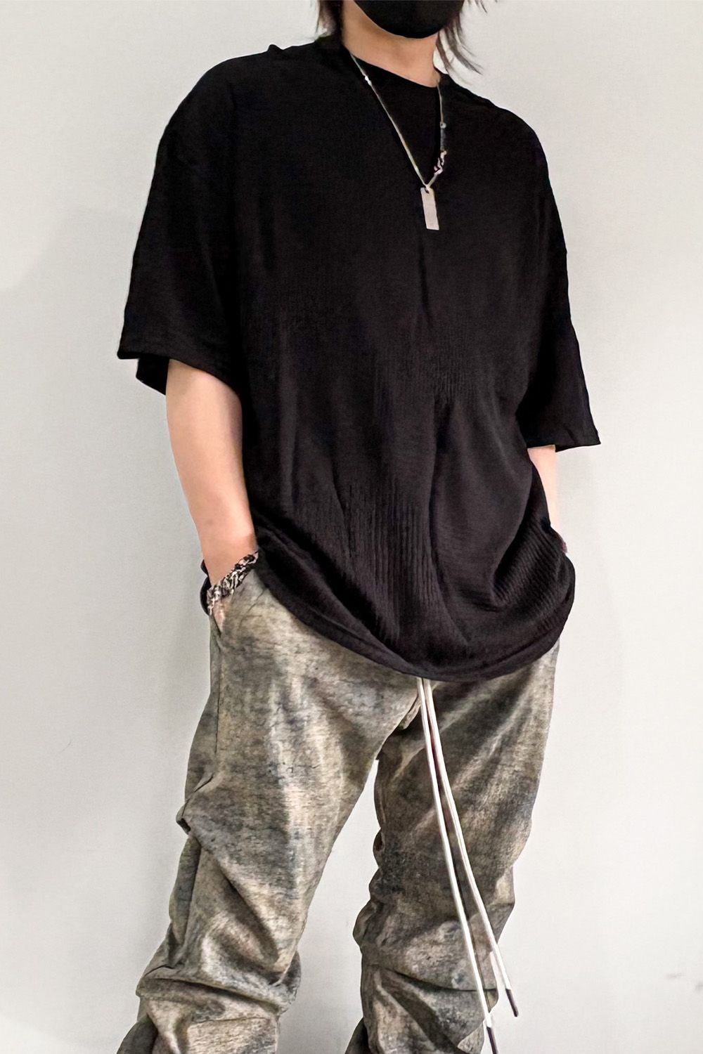 DEFORMED STRIPE PATTERN JUMBO TEE / ブラック