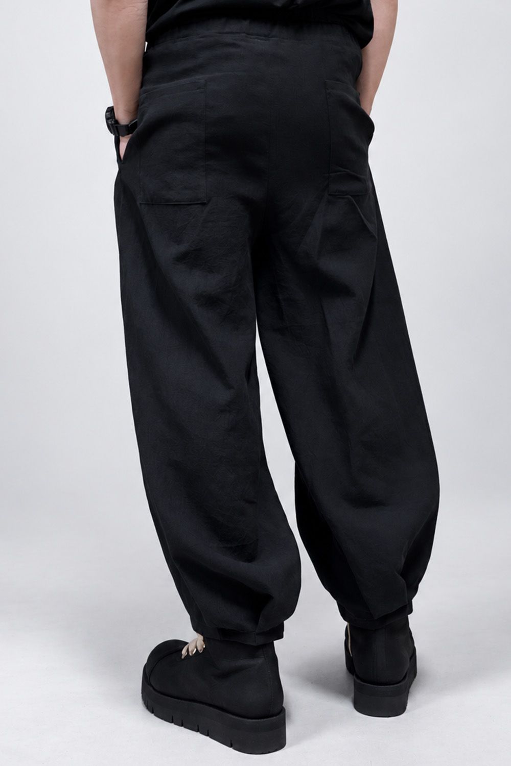 ［ラスト1点 サイズ1］Linen Tucked Hem Wide Easy Pants / ブラック