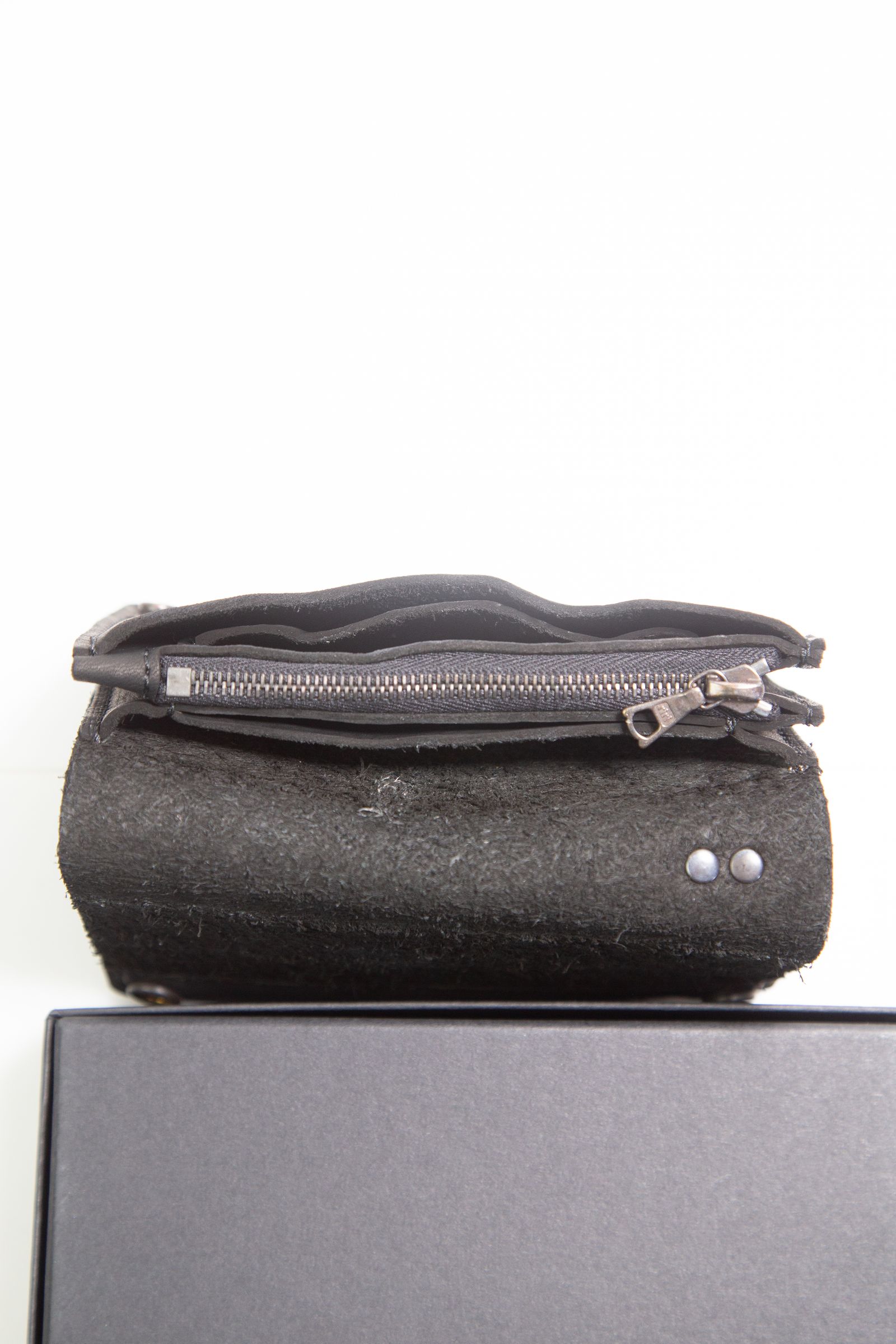 JP SHOULDER GARMENT-DYED SMALL TRUCKER WALLET / ブラック