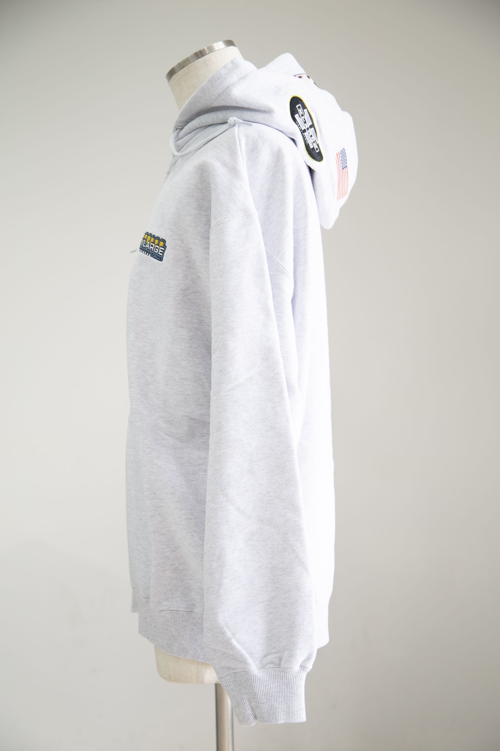 [ラスト1点 サイズM] MULTI EMBLEM ZIP HOODED SWEATSHIRT / アッシュ