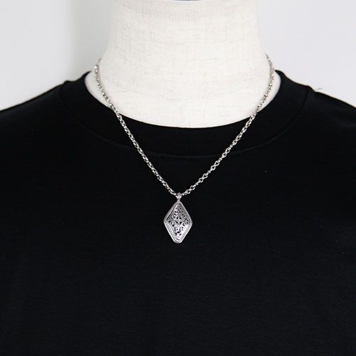 Garden Shadows Kite Pendant / GP010