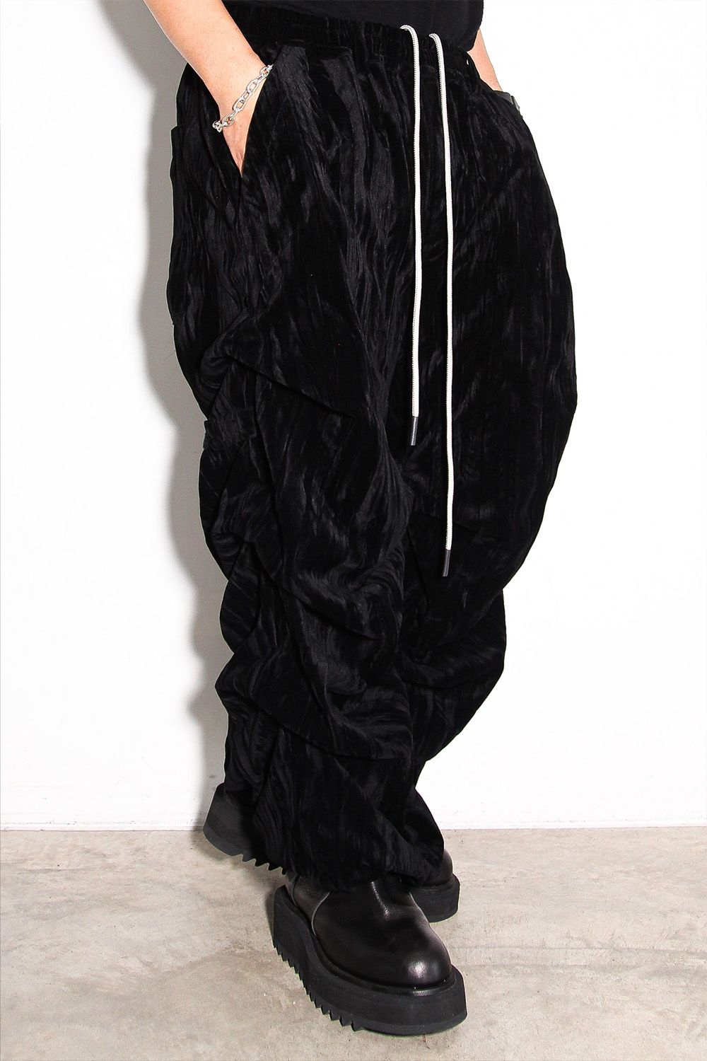 ベロアタックワイドパンツ / TUCK WIDE PANTS / ブラック / ag-12035-1