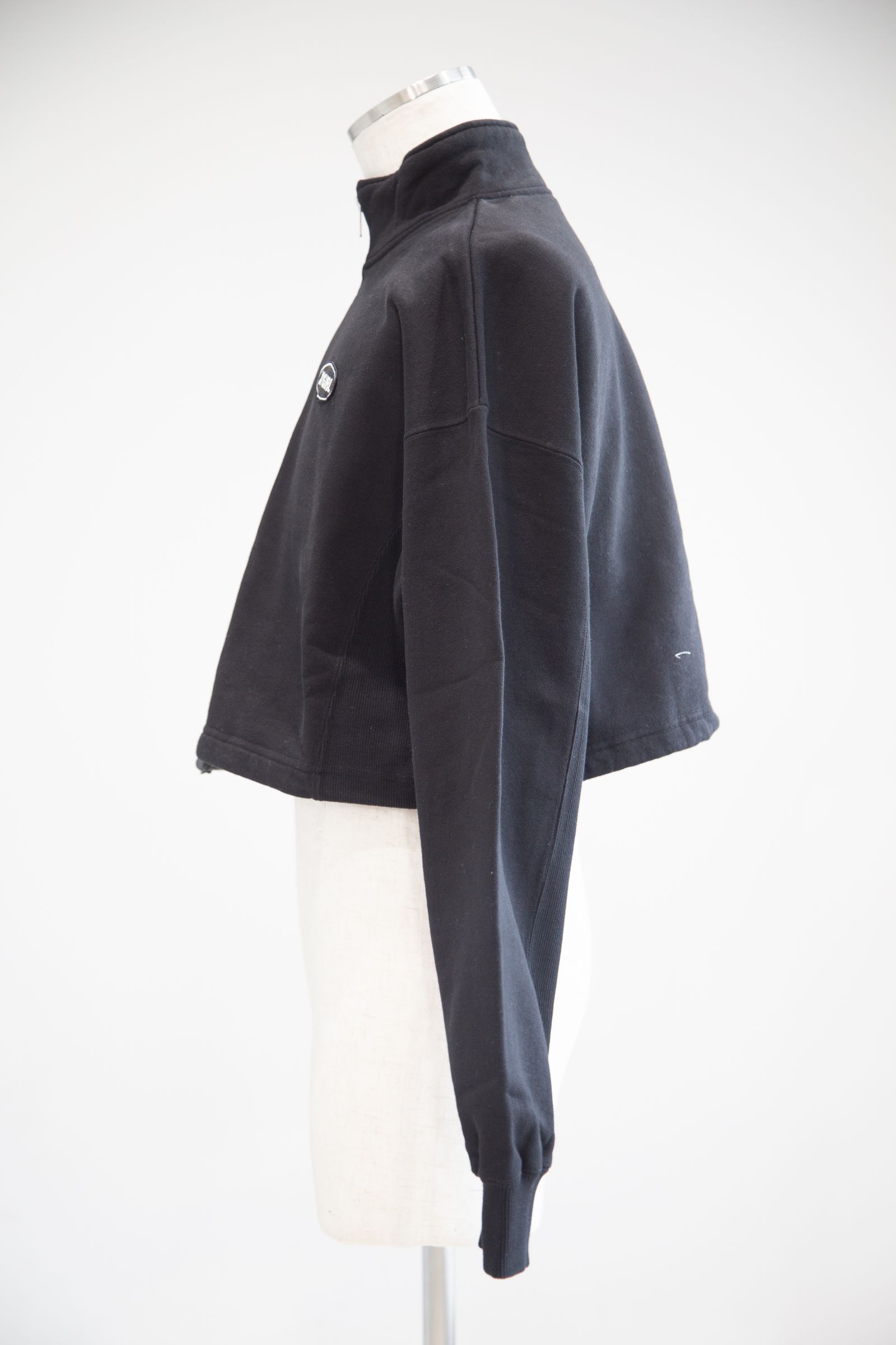 HALF ZIP CROPPED SWEAT TOP / ブラック
