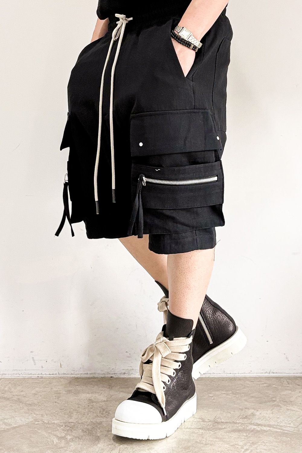 CARGO SHORTS / ブラック