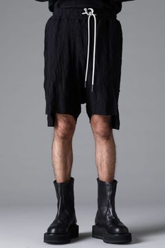 GRADIENT PLAID PATTERN SHORTS / ブラック