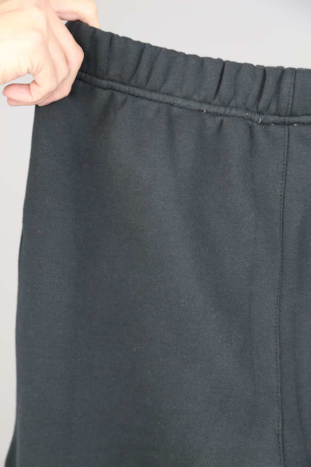 FRONT LOGO REFLECTOR SWEAT PANTS / ブラック