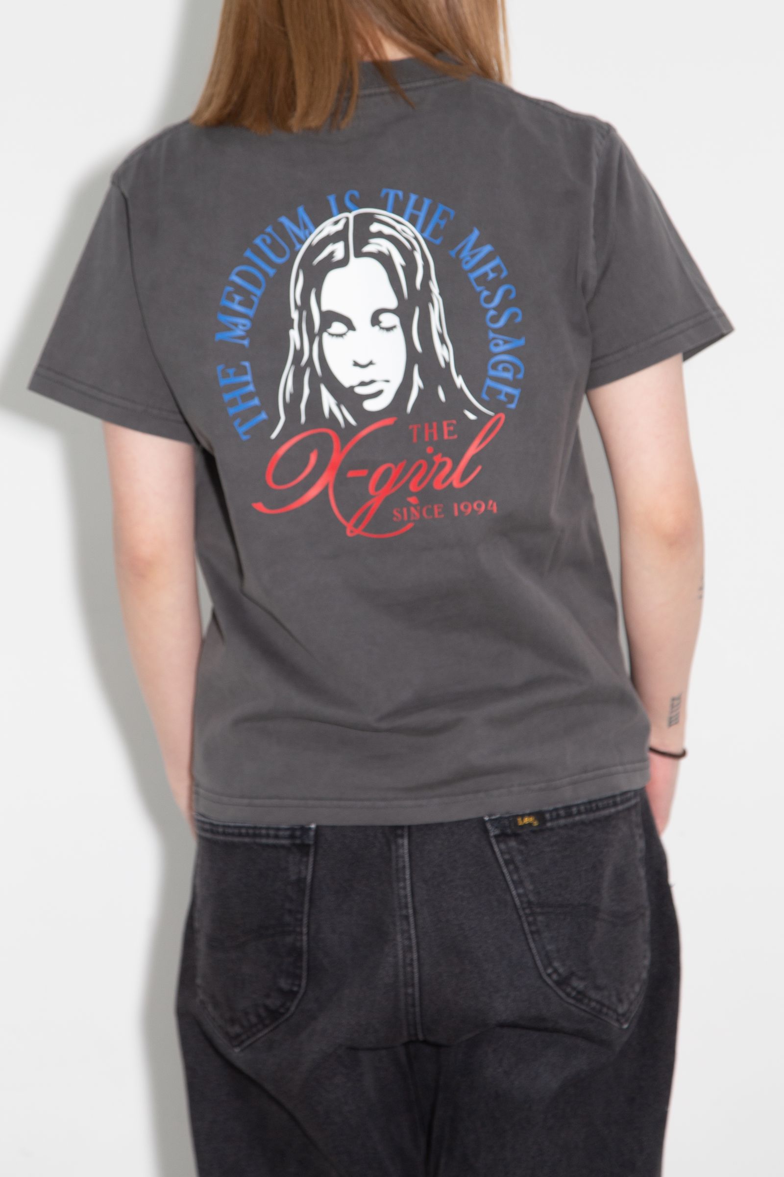 FADED TRI-COLOR FACE S/S TEE / ブラック