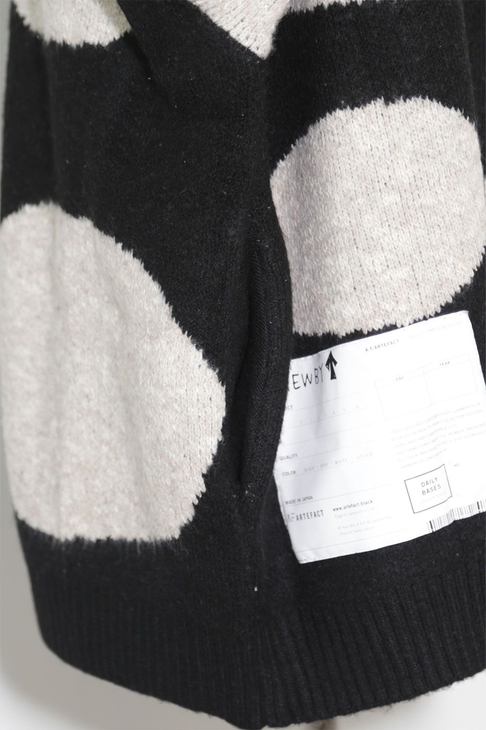 ドット模様オーバーサイズカーディガン / Polka Pattern Knit Cardigan / ブラック×ベージュ / ag-8010