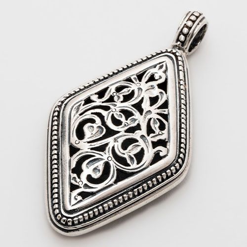 Garden Shadows Kite Pendant / GP009