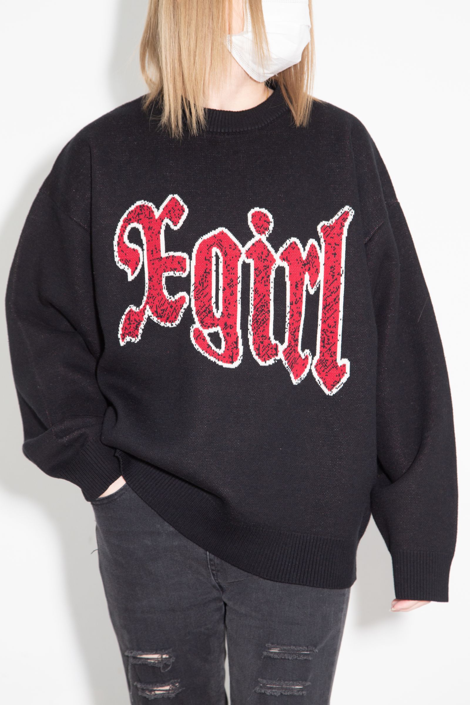 SCRATCHED LOGO JACQUARD KNIT TOP / ブラック