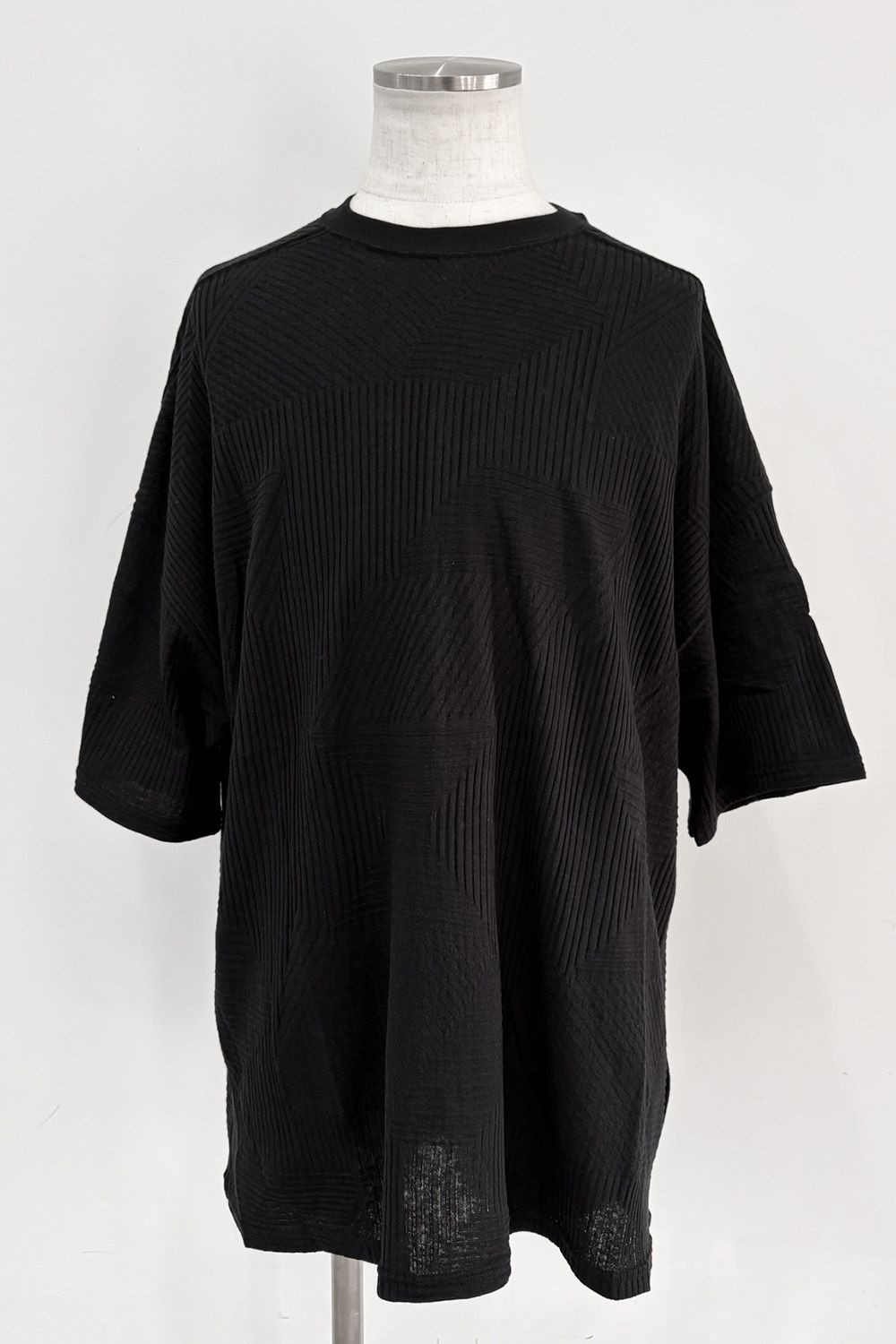 DEFORMED STRIPE PATTERN JUMBO TEE / ブラック