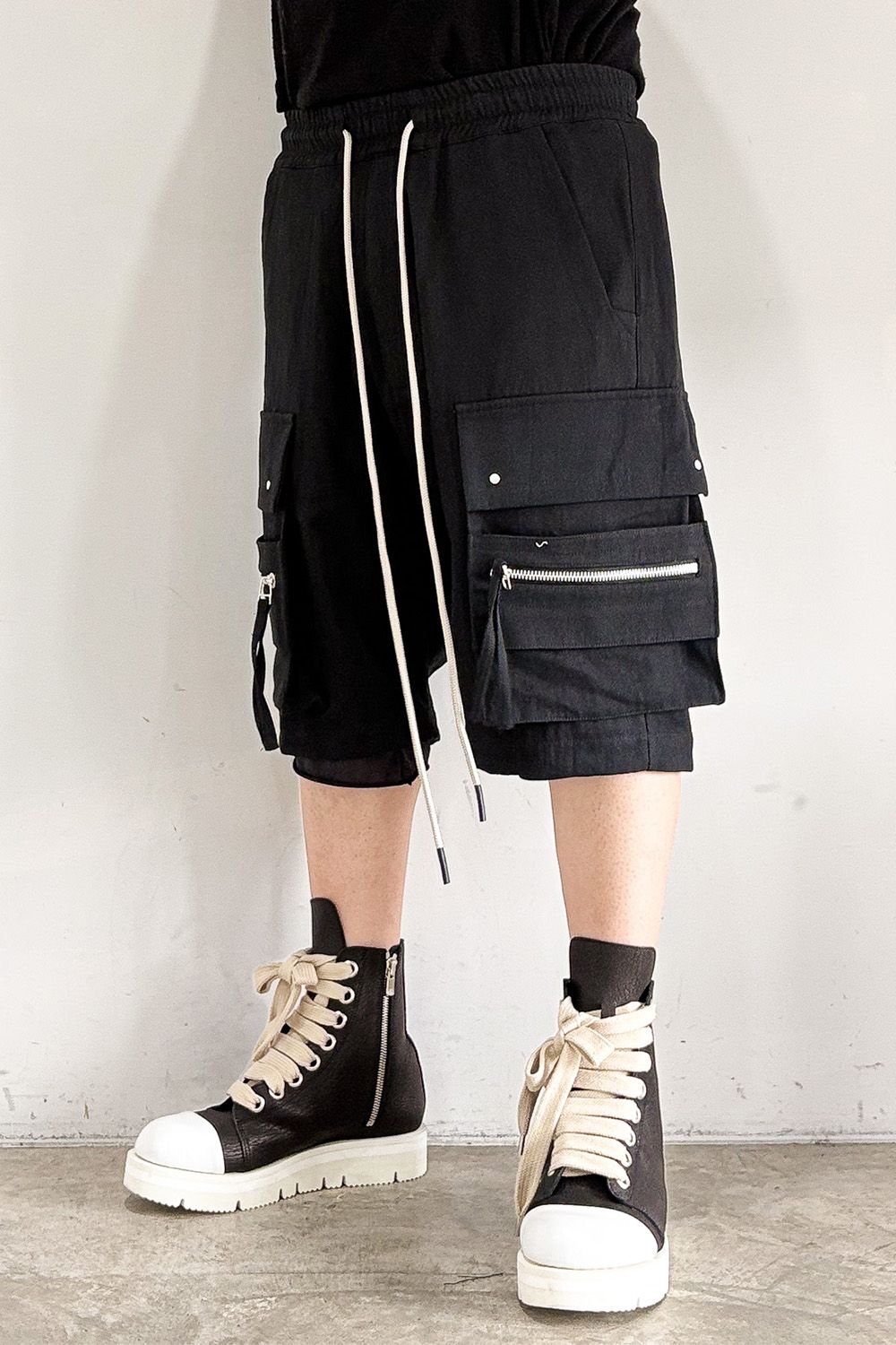 CARGO SHORTS / ブラック