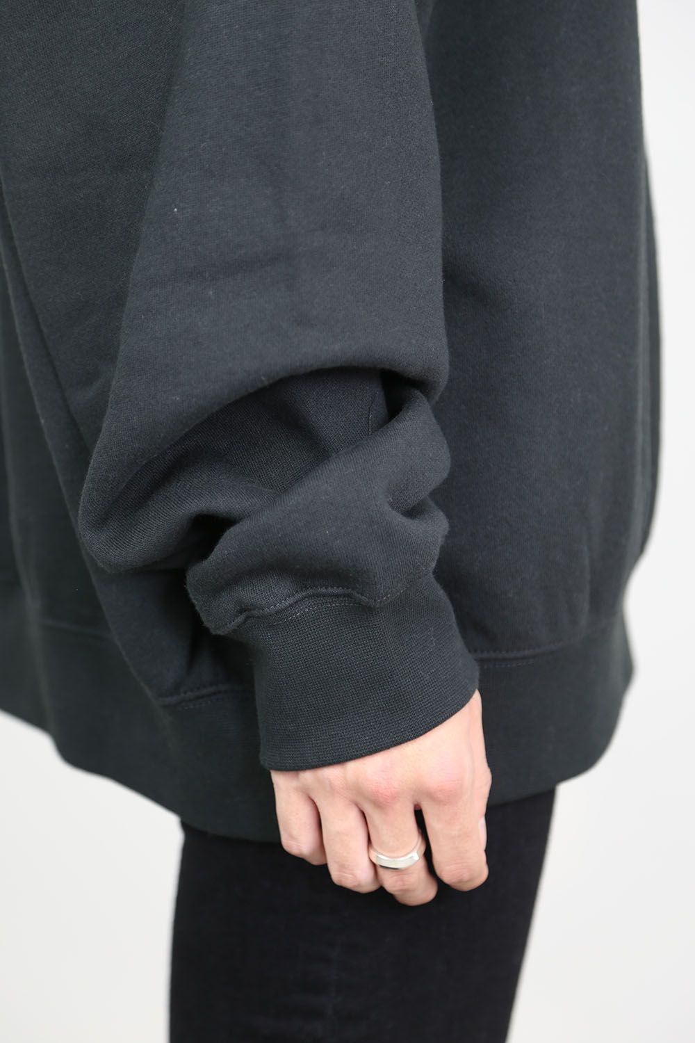 FRONT LOGO SWEAT / ブラック