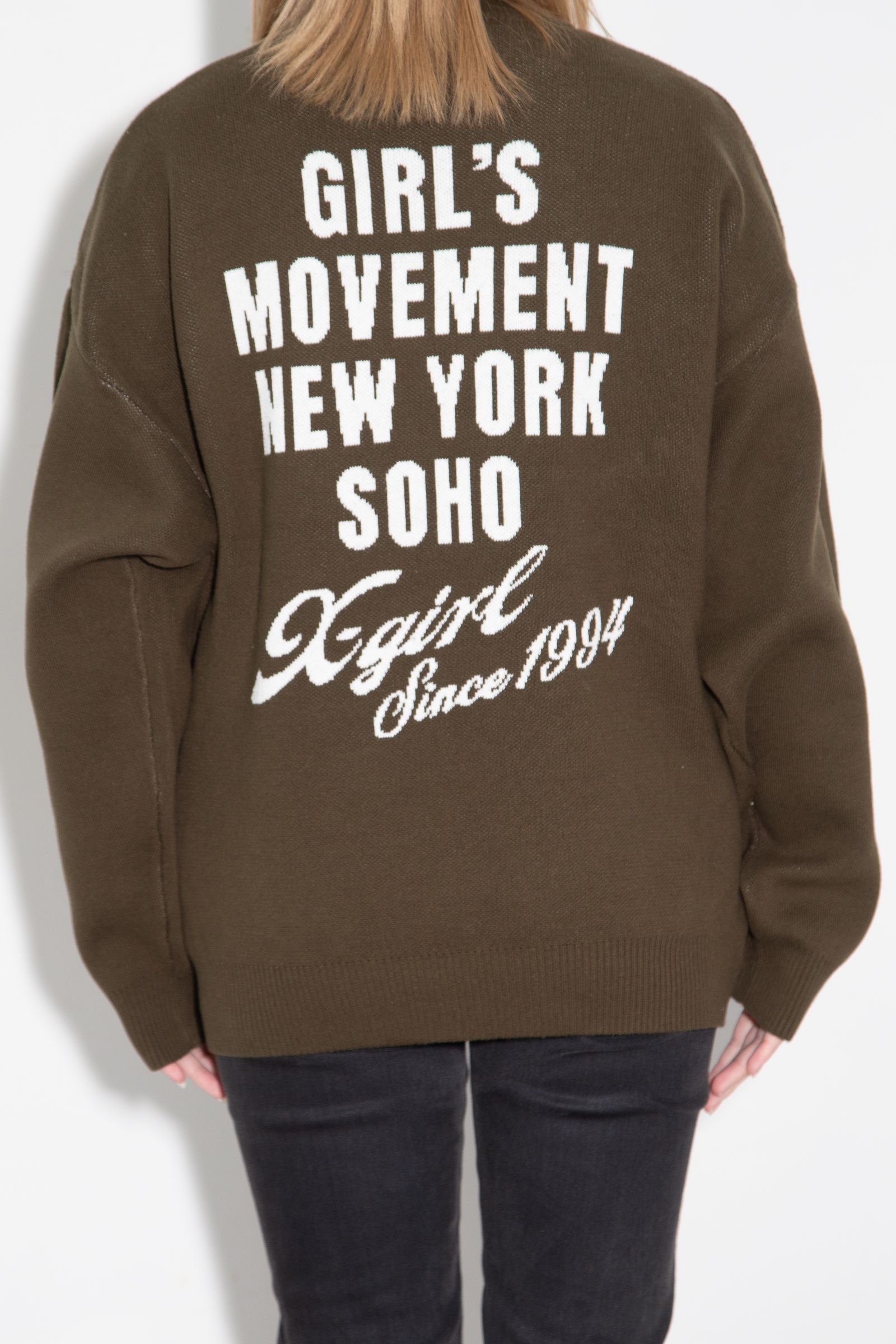 ［ラスト1点］CURSIVE LOGO AND FACE JACQUARD KNIT TOP / オリーブ