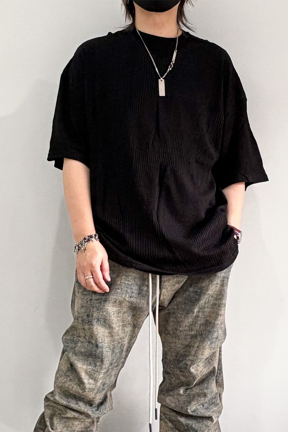 DEFORMED STRIPE PATTERN JUMBO TEE / ブラック