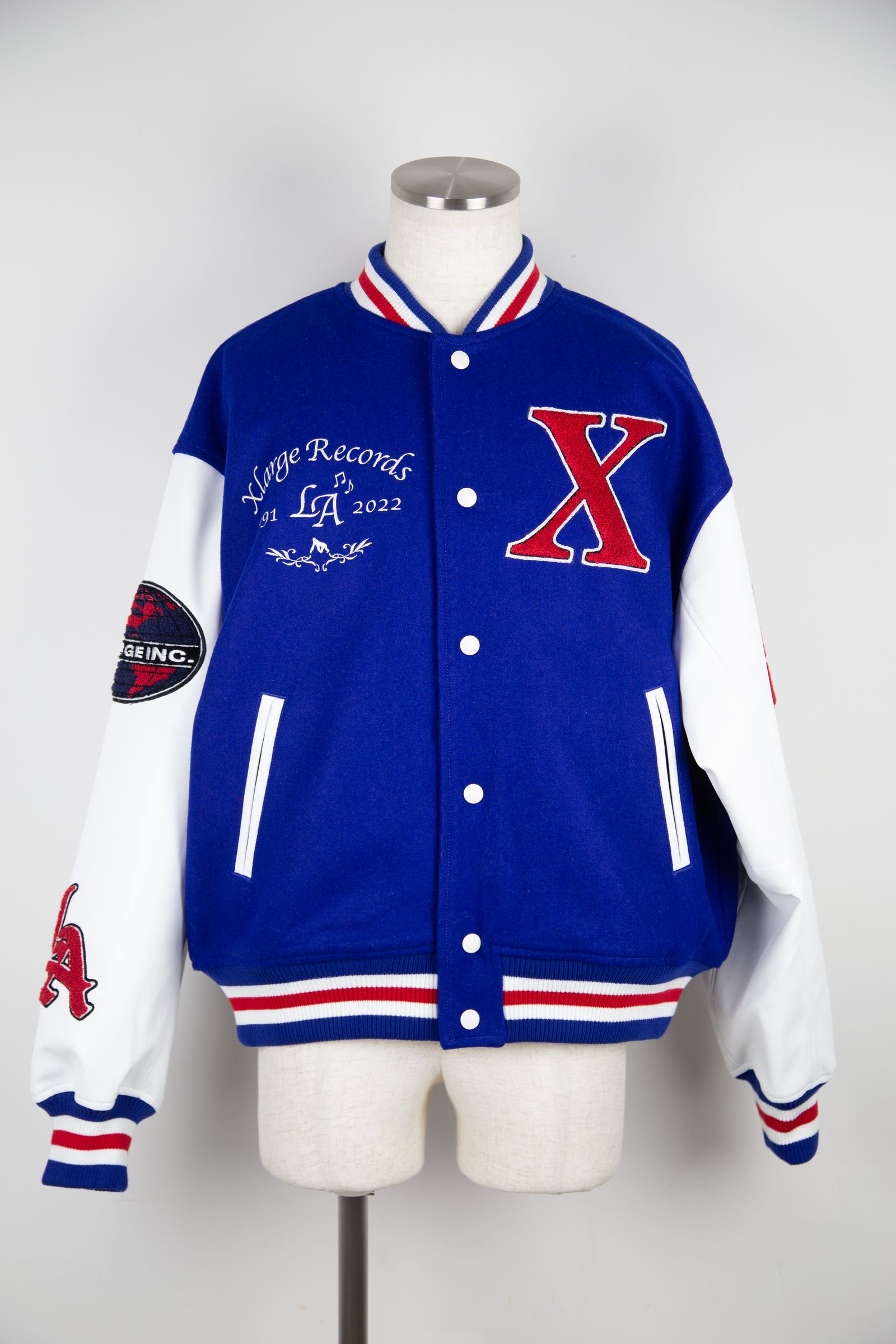 XLARGE - OG LOGO VARSITY JKT / ブルー | Tempt