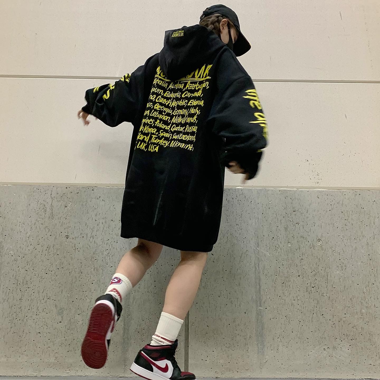 WORLD TOUR VETEMENTS HOODIE | 4154 | Tempt