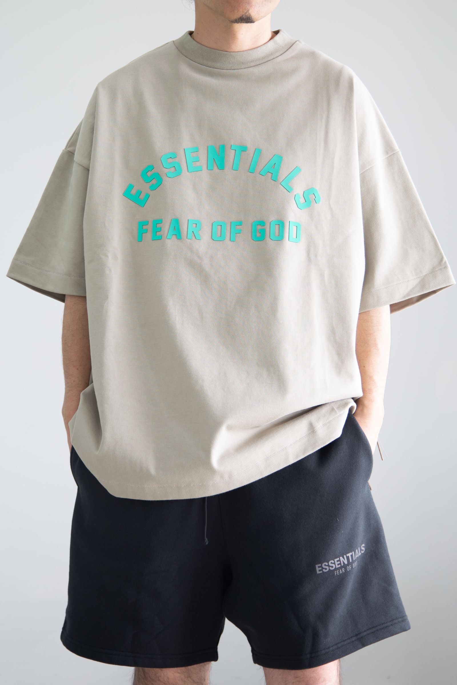 FOG ESSENTIALS - 24SS FRONT LOGO SS TEE / セイル | Tempt