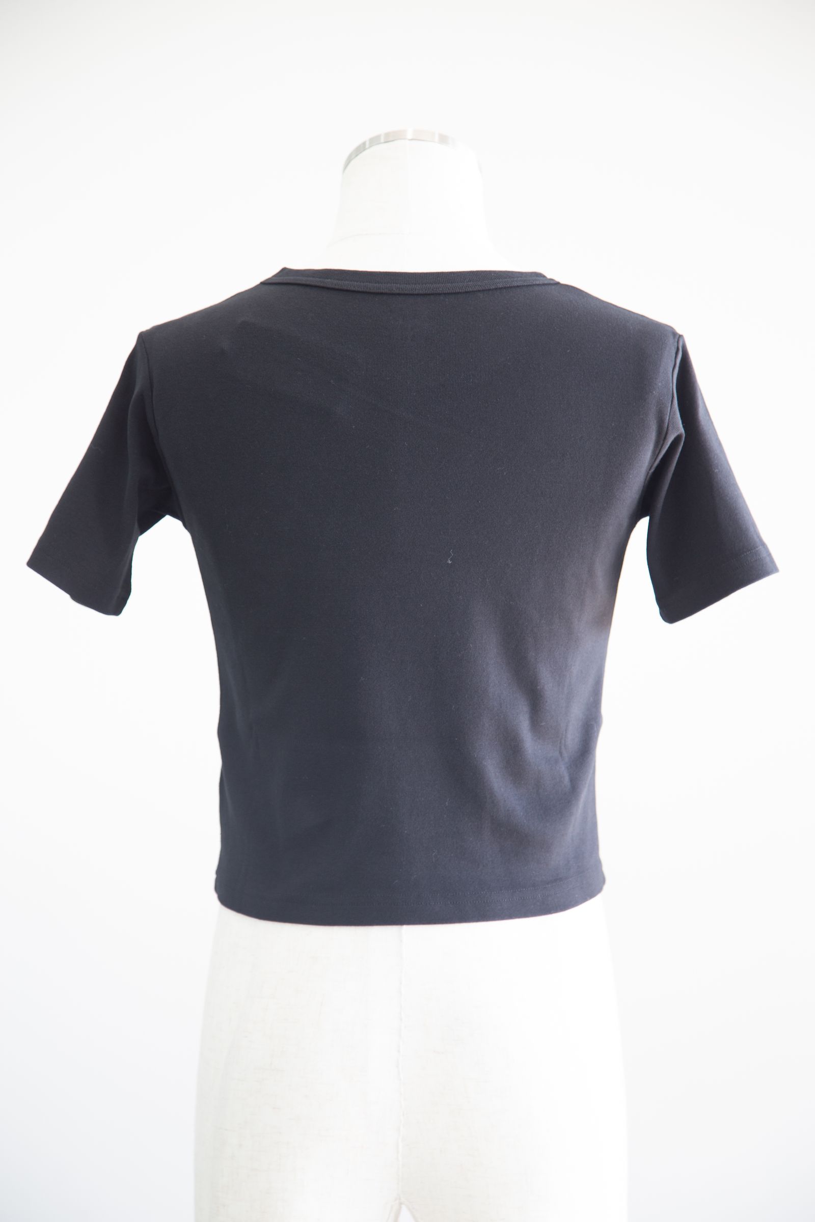 CHENILLE EMBROIDERED LOGO S/S TOP / ブラック