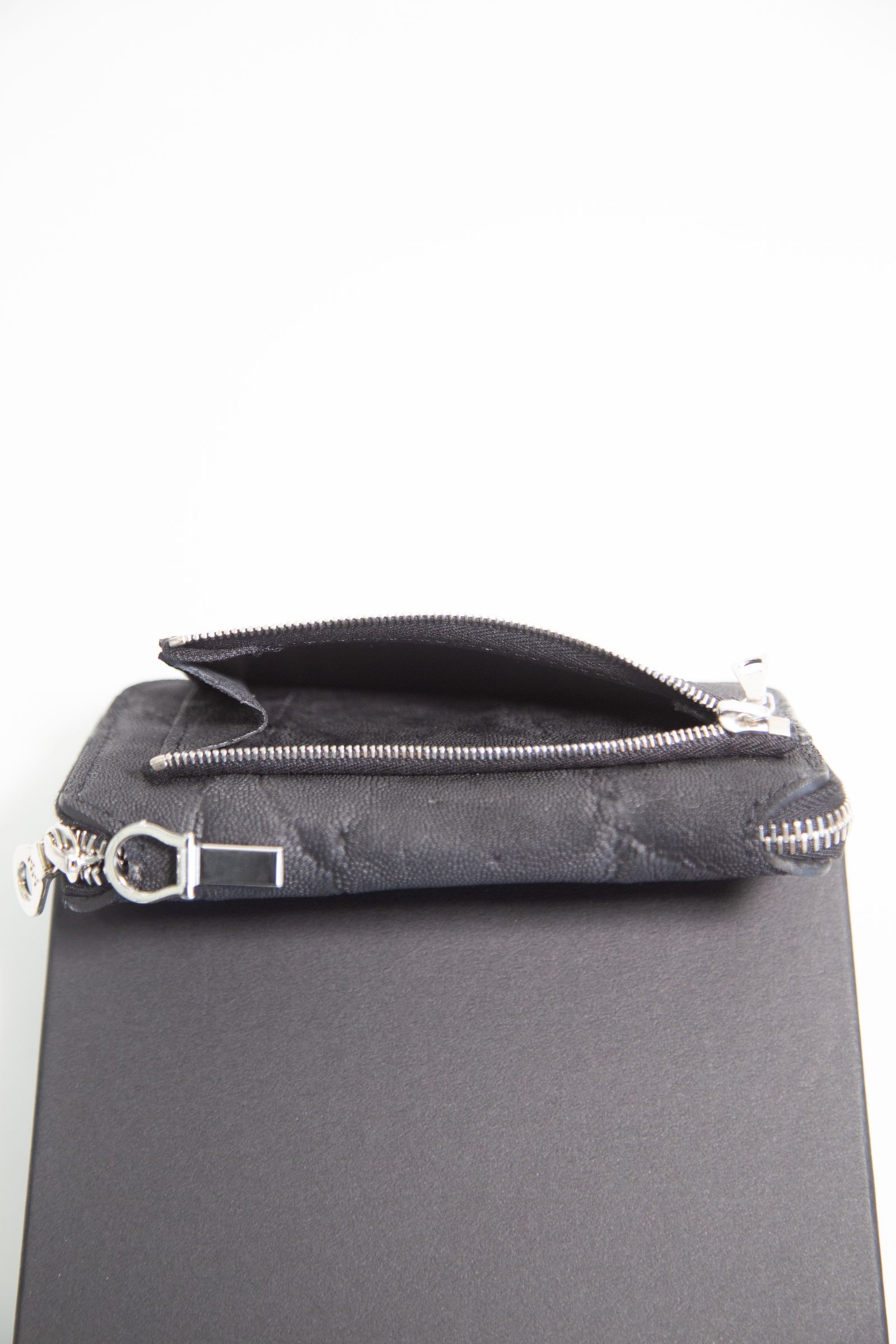 [887-05] ELEPHANT MEDIUM ROUND FASTNER WALLET / ブラック