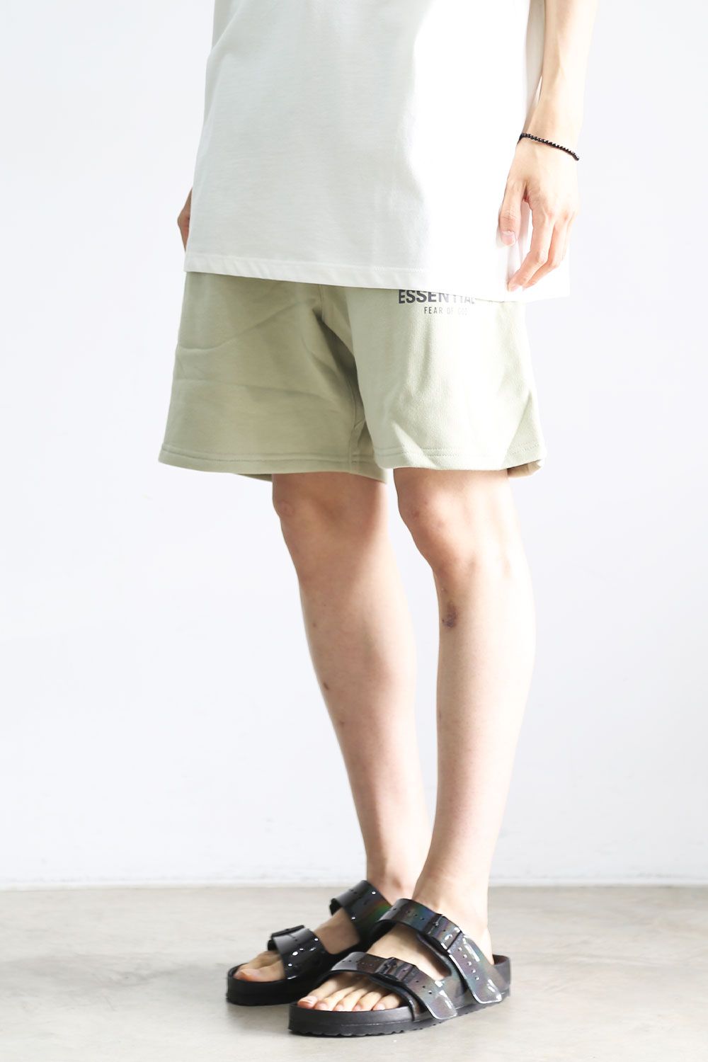 REFLECTOR LOGO SWEAT SHORTS / セージ