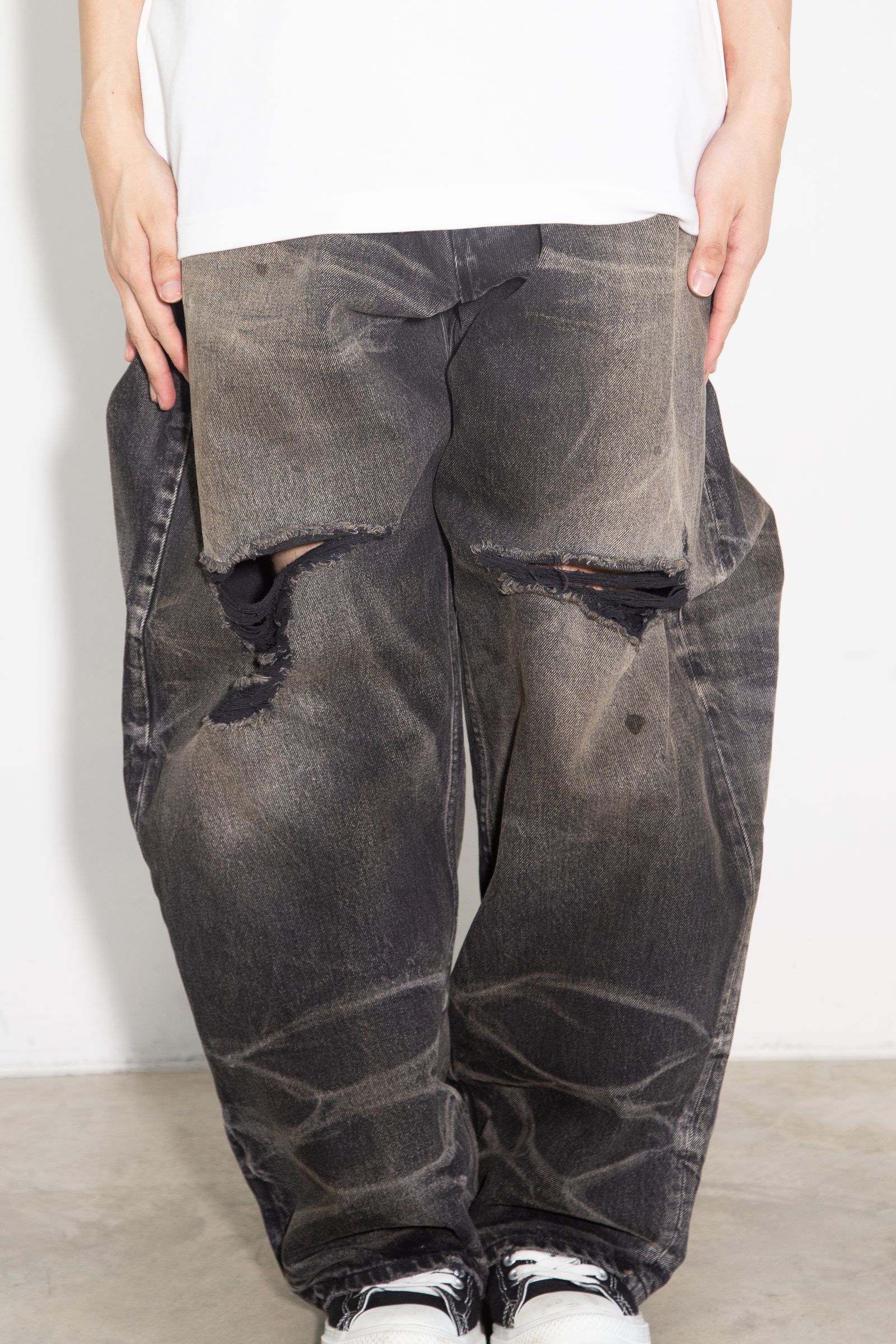 Damaged Buggy Denim Jeans / ブラック