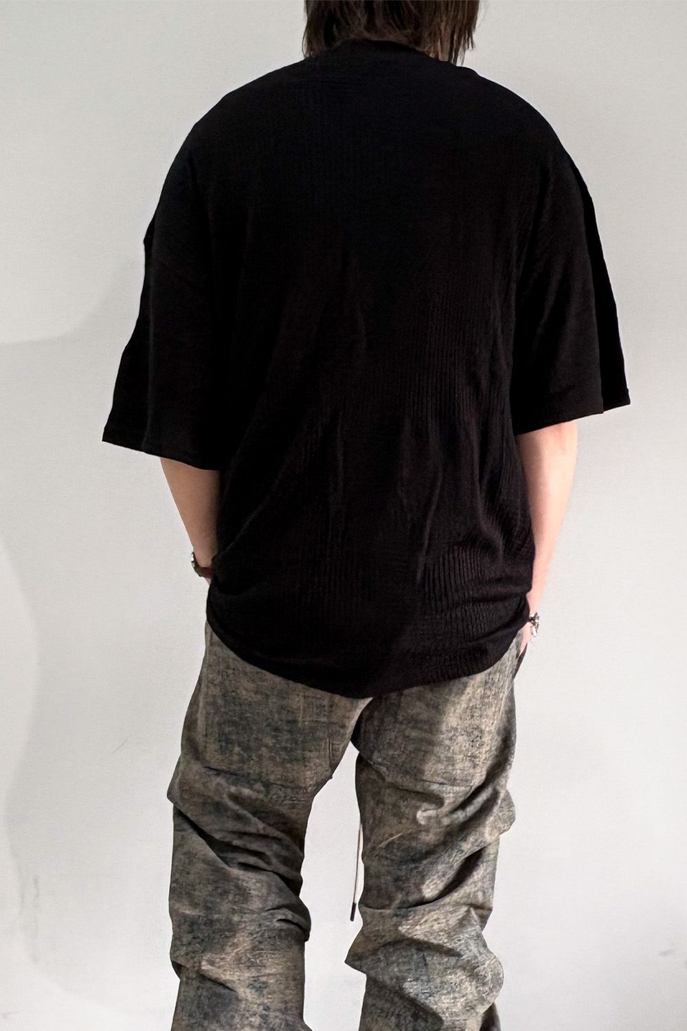 DEFORMED STRIPE PATTERN JUMBO TEE / ブラック