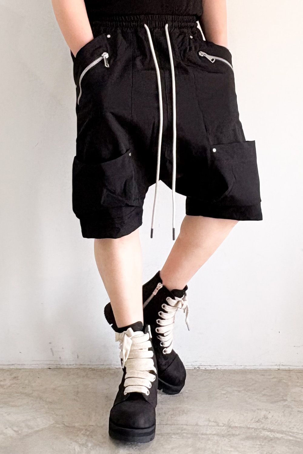 CARGO SHORTS / ブラック